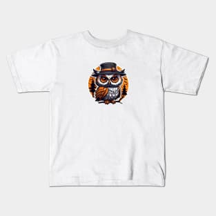 An owl wearing a hat and sitting on a branch in the forest Kids T-Shirt